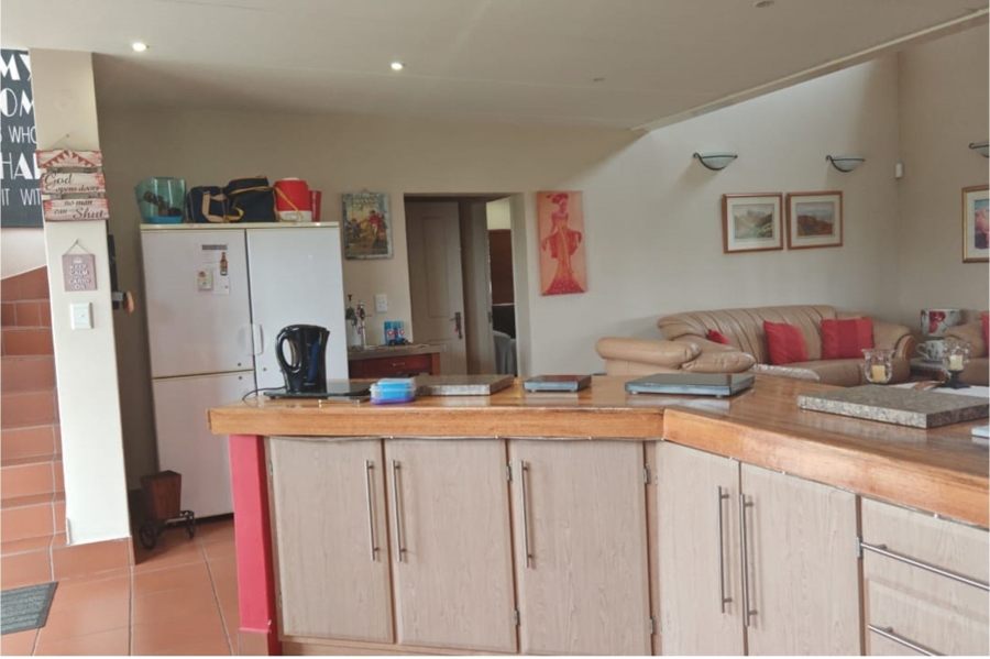 6 Bedroom Property for Sale in Vaaldam SH Free State